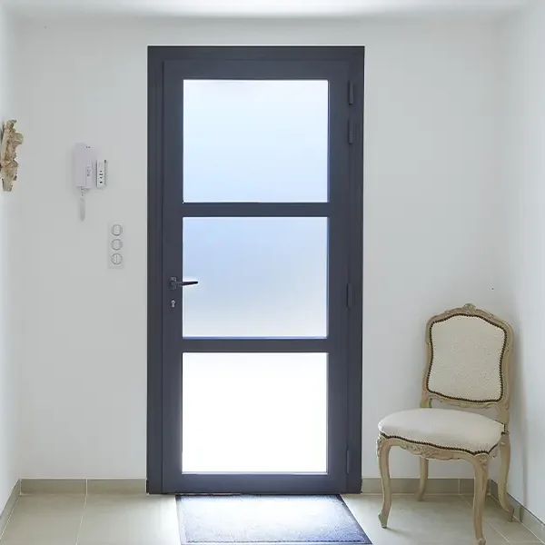 Porte d'entrée vitrée en aluminium 2 traverses