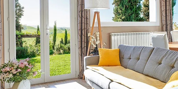 Porte_fenetre_deux_vantaux_PVC_blanche_salon