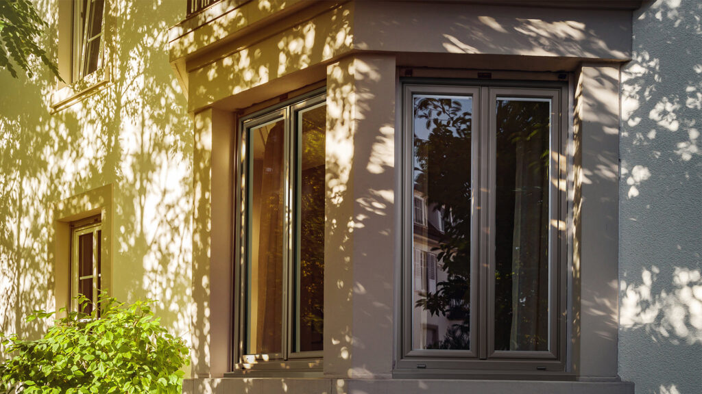 Fenêtre Préfal Exigence 80 installée sur une habitation