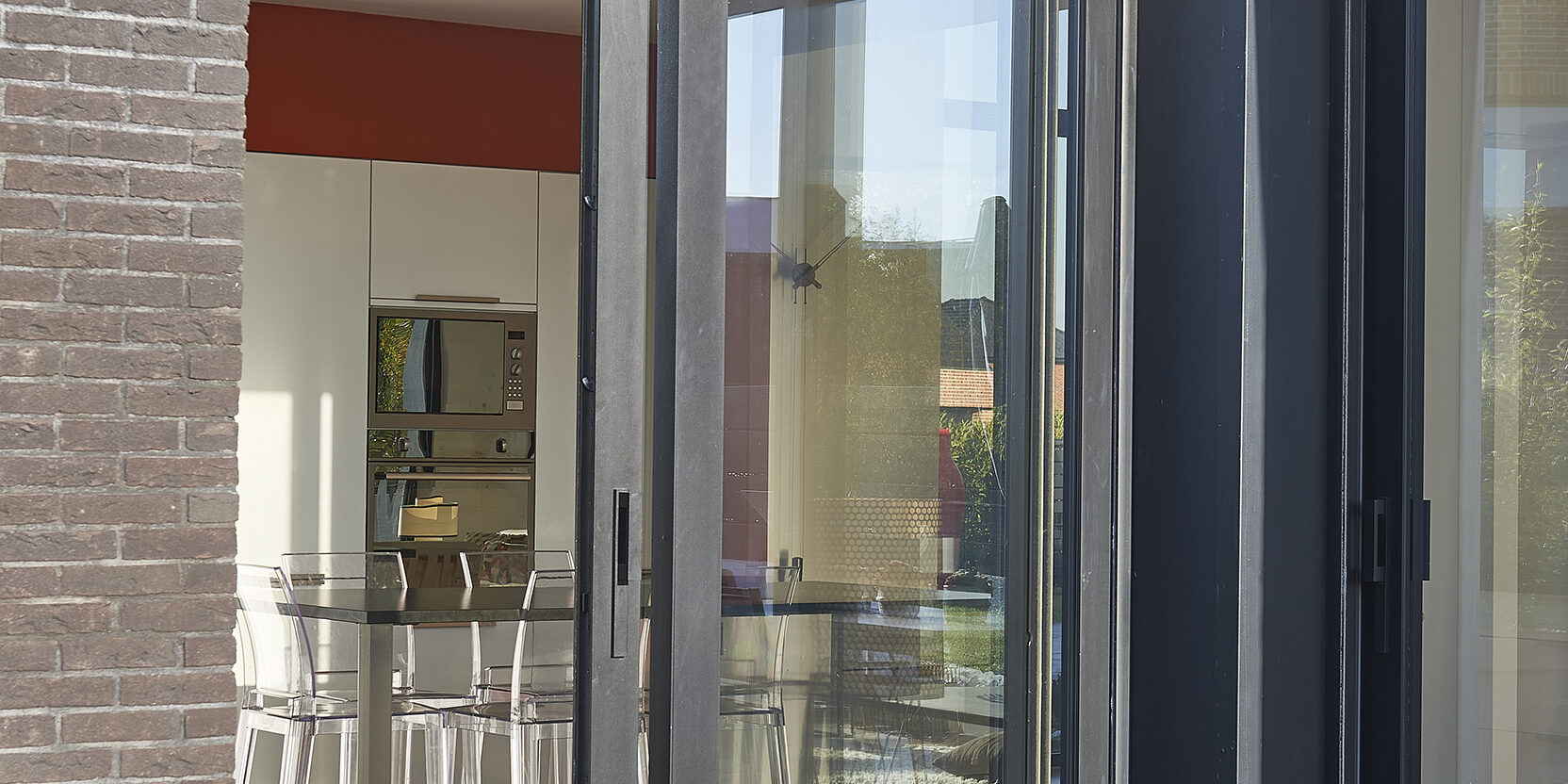 DR_HOUSE_9 La porte-fenêtre coulissante en aluminium