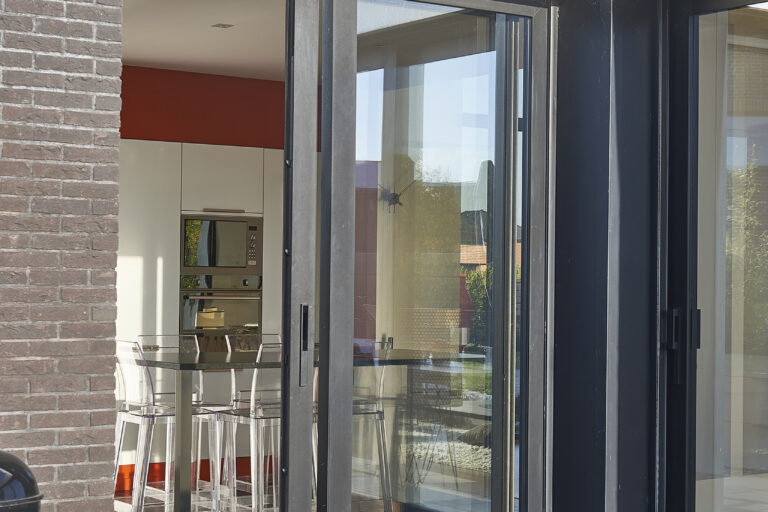 DR_HOUSE_9 La porte-fenêtre coulissante en aluminium