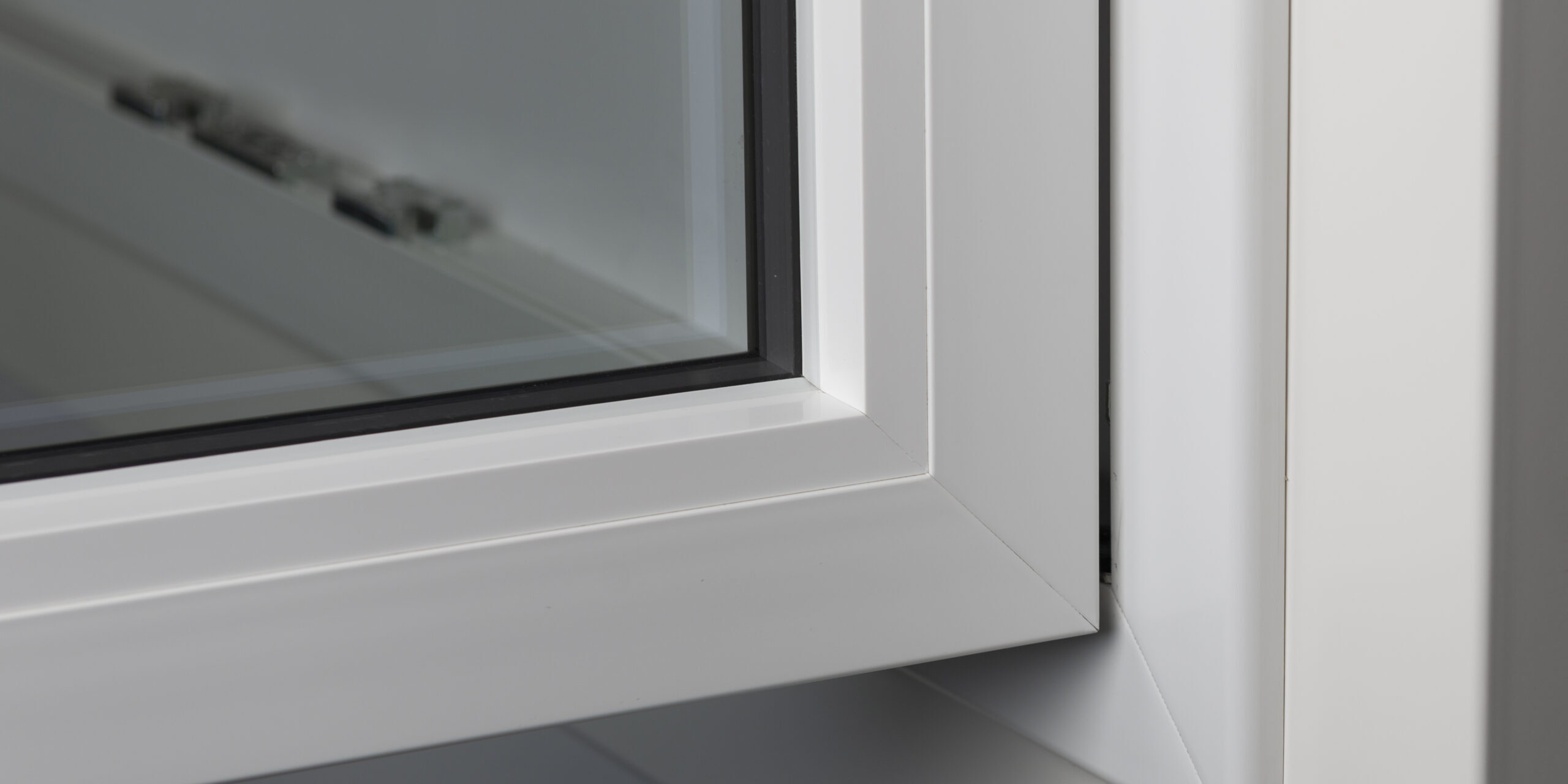 De╠ütail ferrage invisible_1 Types de vitrages d'une fenêtre PVC