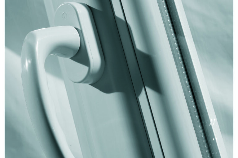 POIGNET BLANCHE Types d'ouvertures d'une fenêtre PVC